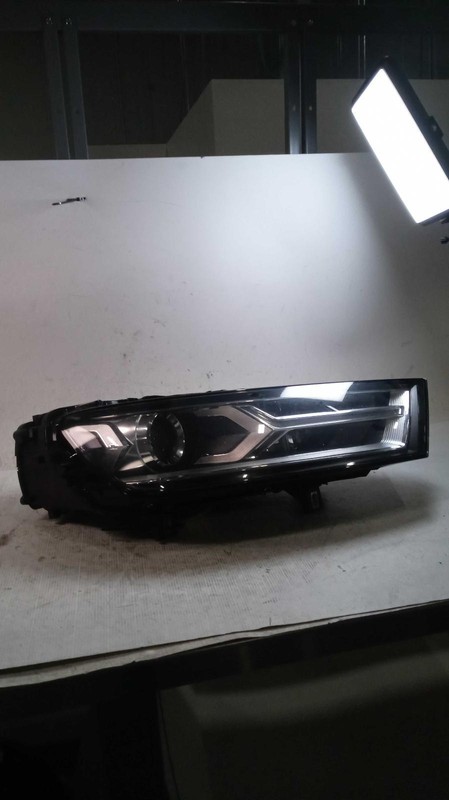 2019 Audi Q7 Right Headlight Assembly Black OEM Used 91000 Miles