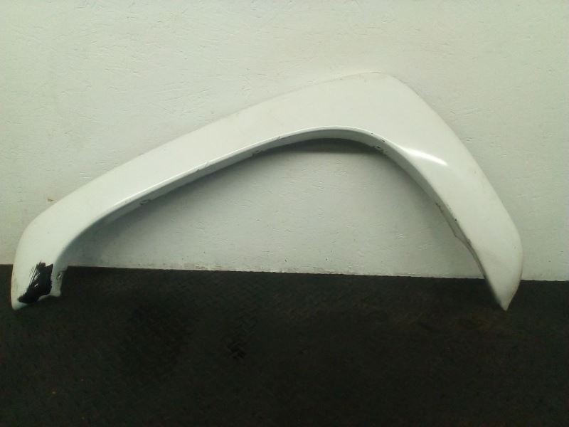 99-02 GMC Sierra Left Driver Fender Flare Molding White (50U) OEM 88979839
