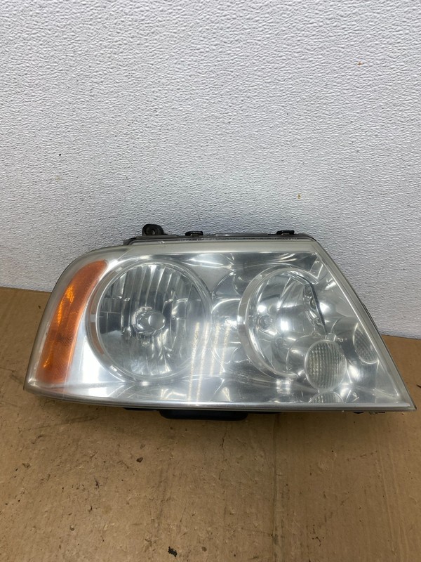 Xenon 2003-2006 Lincoln Navigator Right Passenger Side Headlight OEM AD1187 DW