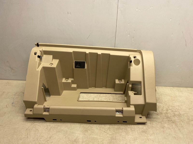 2015-2019 SUBARU OUTBACK RIGHT PASSENGER SIDE DASH GLOVE BOX INSERT TRIM BEZEL