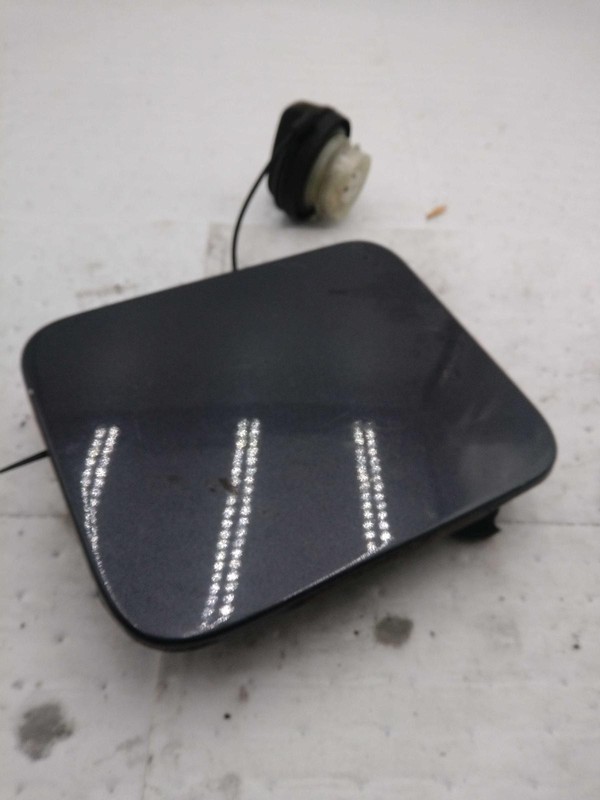 2015 Nissan Versa Grey Fuel Filler Door OEM Used 47000 Miles NJ25-23136-584687