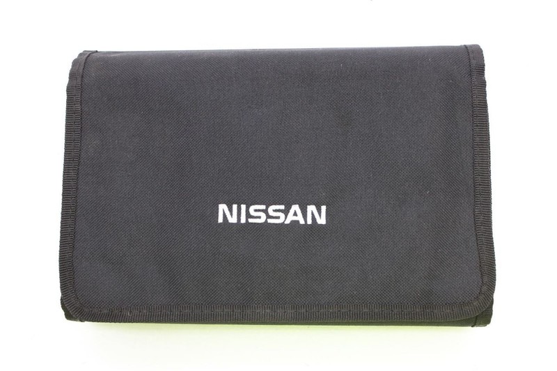 2018 Nissan TITAN Platinum Owners Manual with Case
