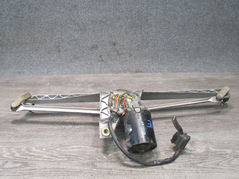 1984-1986 PORSCHE 928 S FRONT WINDSHIELD WIPER TRANSMISSION LINKAGE W MOTOR