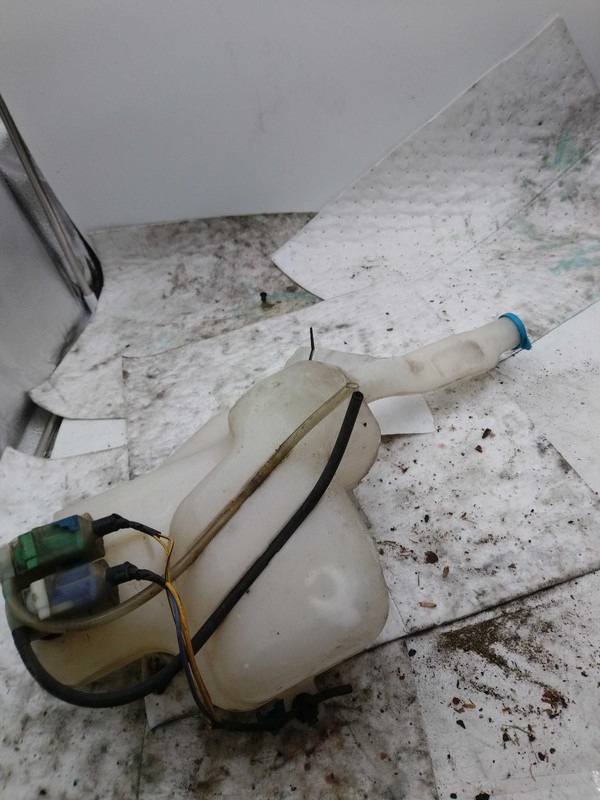 2008 Suzuki SX4 Washer Fluid Reservoir OEM White 2.0L 93k Miles 3841080J00