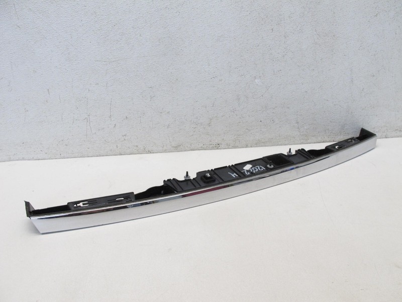 09-15 BMW F01 F02 740Li 750i REAR BACK TRUNK LID TAIL GATE MOLDING PANEL 120224
