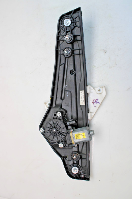 11-17 Hyundai Veloster Base Front RH Door Window Regulator w/ Motor 82402-2V000