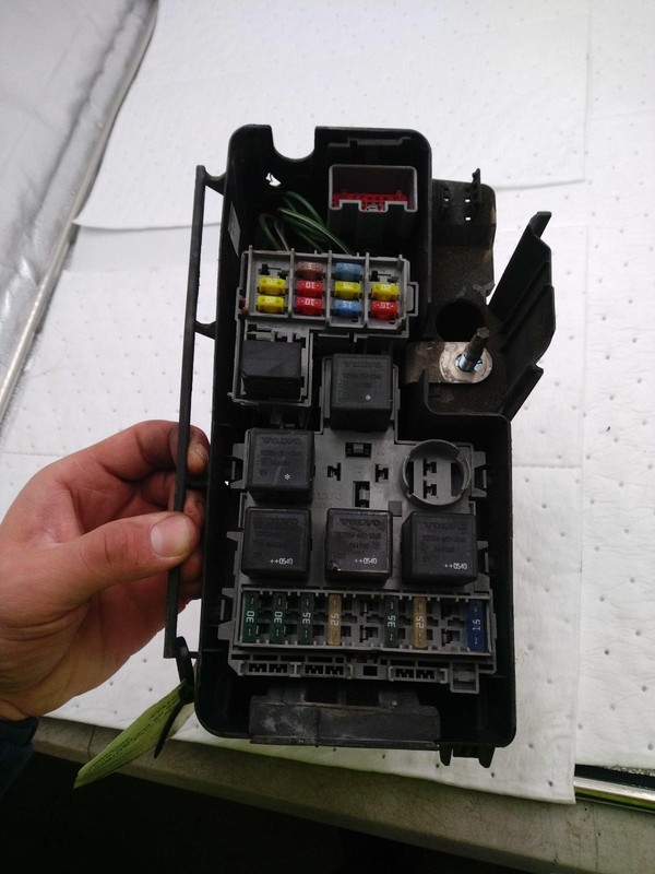 2006 Volvo 80 Series Genuine OEM Fuse Box 307280081, 133k Miles, Used