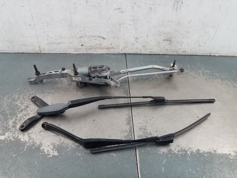 2014 Mercedes AMG E 63 S Windshield Wiper Motor / Arms #0284 S5