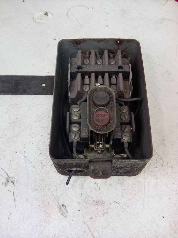 Vintage Cutler Hammer Motor Control Switch 9115 With Enclosure (Missing Door)