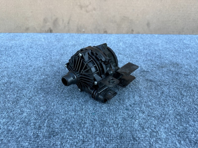 RIVIAN R1S R1T 2022-2024 OEM ENGINE COOLANT RESERVOIR WATER PUMP PT00061591-F