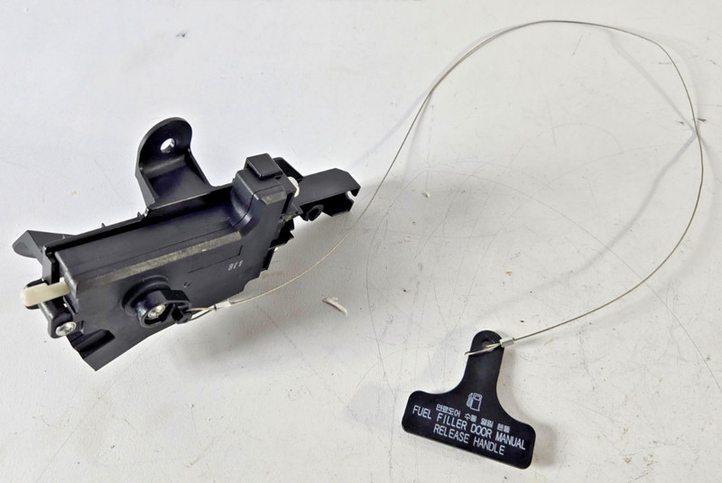 2015 2018 Kia Sedona Fuel Filler Door Lid Lock Latch Actuator OEM 81590A9010
