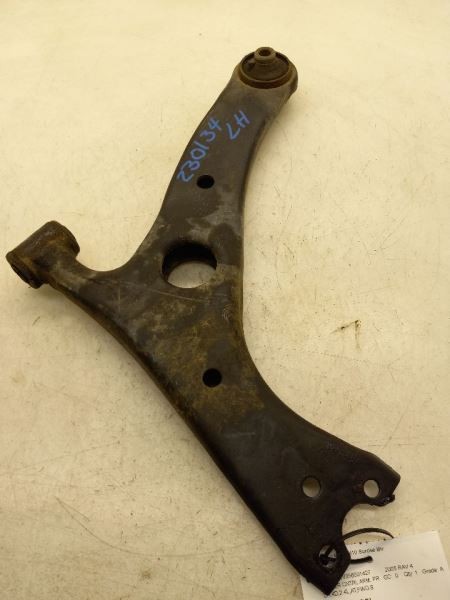 01-05 TOYOTA RAV4 2.4L 4CYL FWD DRIVER SIDE FRONT LOWER CONTROL ARM ASSMEBLY