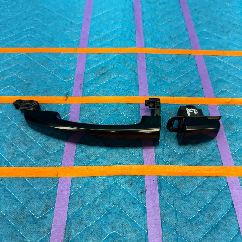 2010–2015 Chevrolet Camaro Front Right Passenger Exterior Door Handle 112K OEM