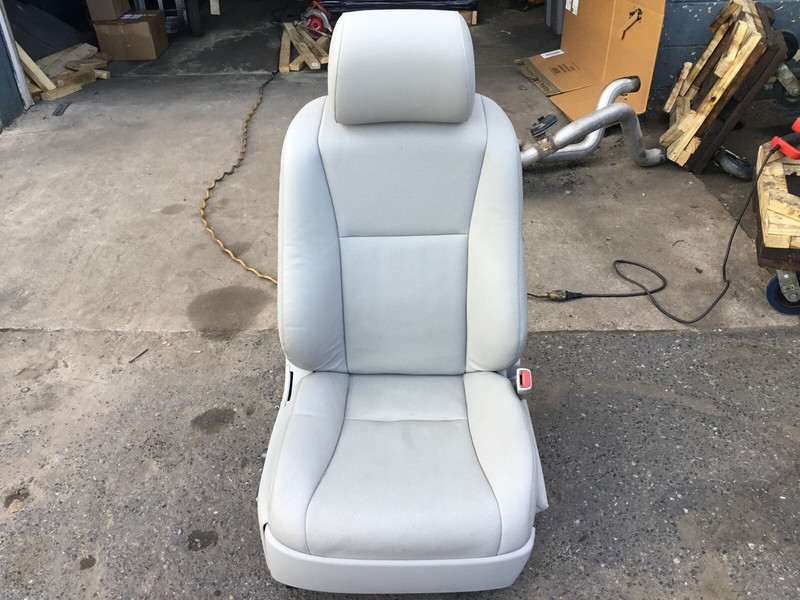 Lexus LS460 2008 Front Right Passenger Seat Assembly W/Headrest Display 07-09 ;Y