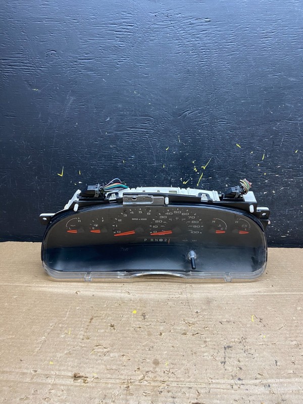 2006 Ford E350 Gauge Speedometer Cluster OEM w9817 DG