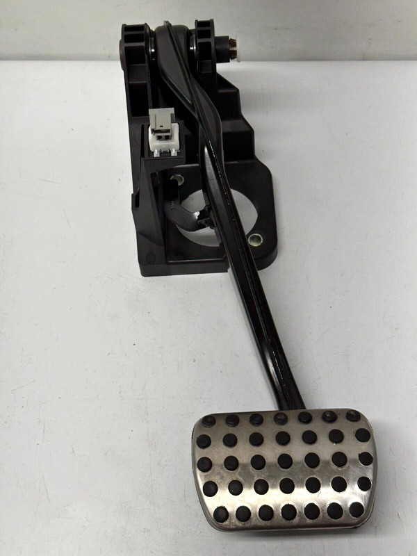 🟢 2012-2020 Mercedes SLK250 Brake pedal class OEM A1722900101