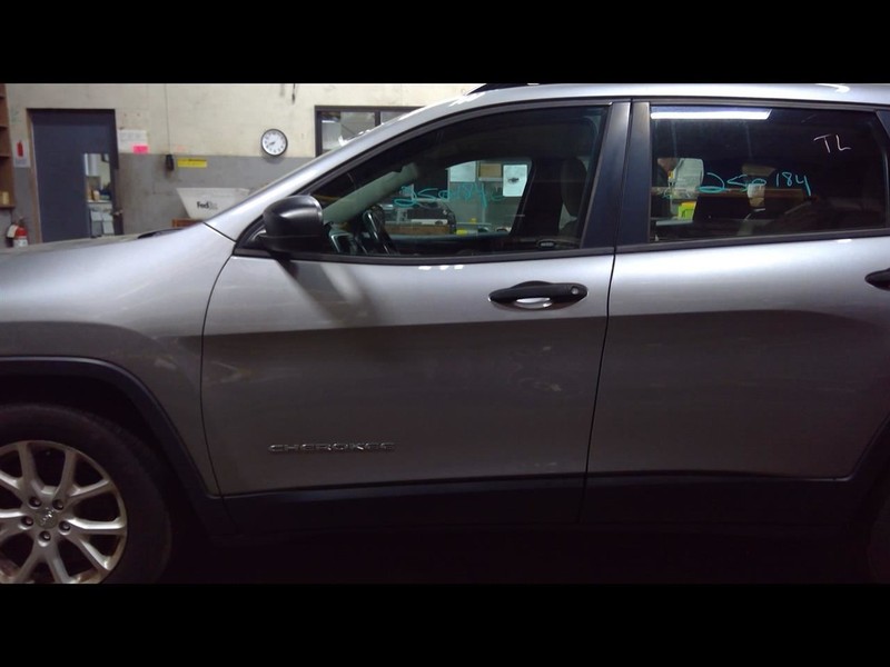 Driver Front Door Electric Tempered Glass Opt Jpd Fits 14-18 CHEROKEE 1595702