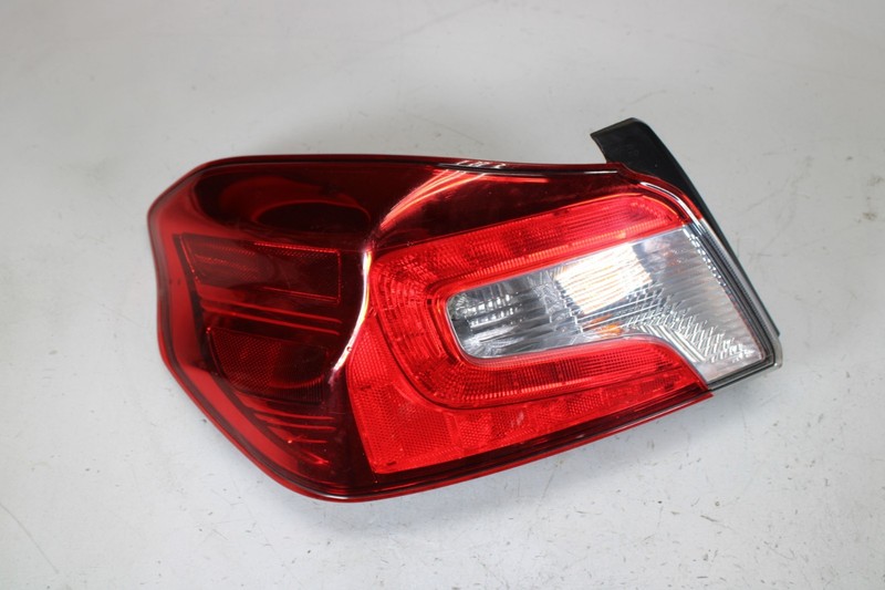 15 16 17 18 19 20 21 SUBARU WRX DRIVER TAIGATE LIGHT OEM 84201VA030