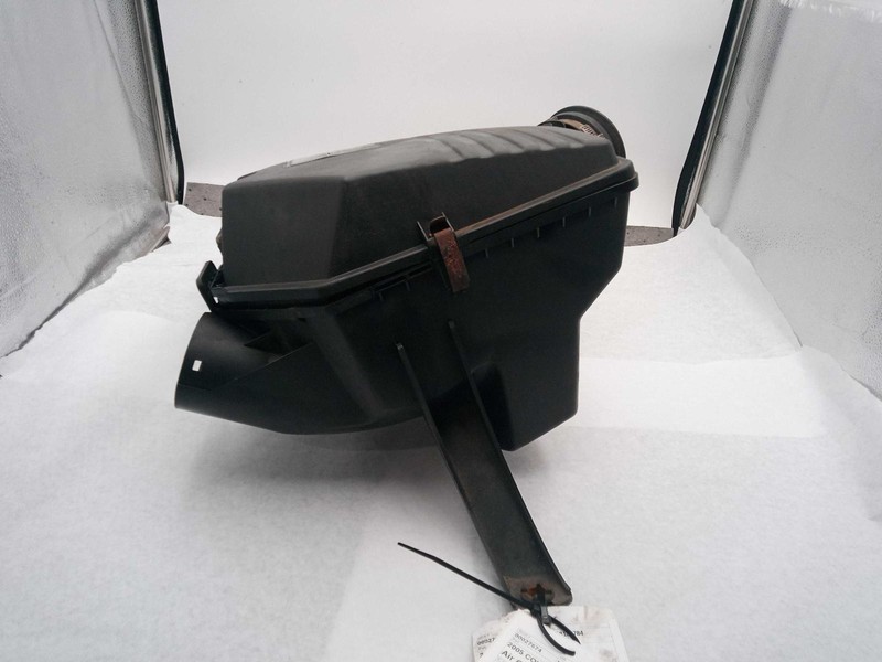 2005 Chevrolet Colorado Air Cleaner Assembly OEM 15123627 175k Miles