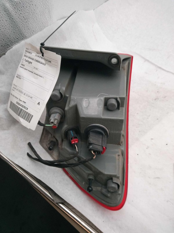 Used Left Tail Light Assembly fits: 2016 Jeep Grand cherokee quarter panel mount