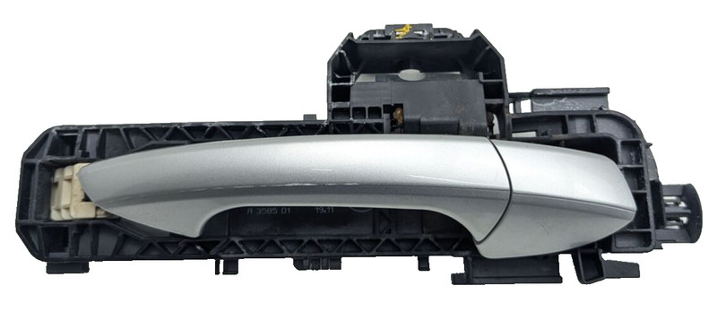 08-11 Mercedes W204 C250 C300 Front Passenger Right Side Exterior Door Handle O
