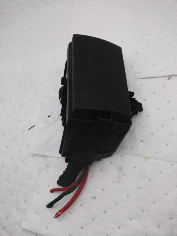 2022 Volkswagen Jetta Fuse Box OEM Black 5Q0907361F Used, Crack on Lid