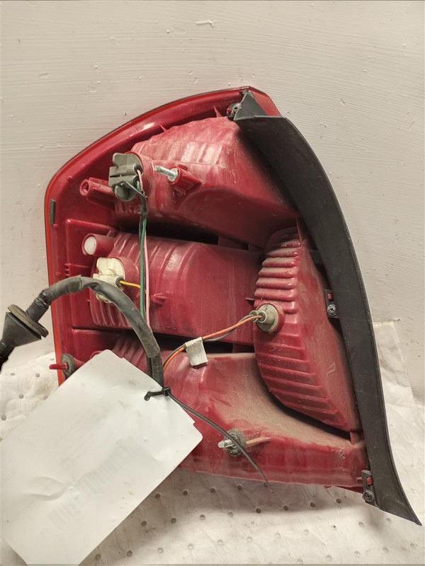 2011 Hyundai Accent Right Tail Light Assembly Grey OEM 585730 Used 207K