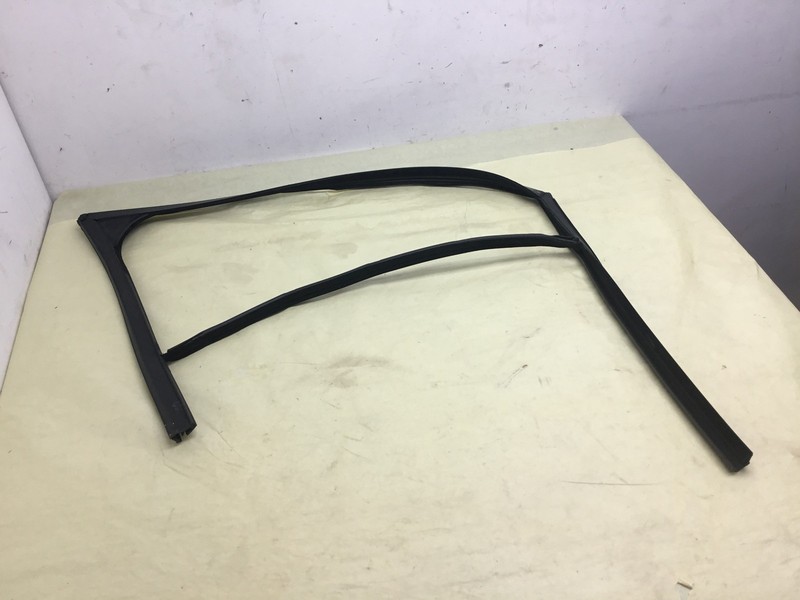 Jaguar XF Front Left Driver Window Glass Run Weather Strip Seal Rubber 16 -19 :Y