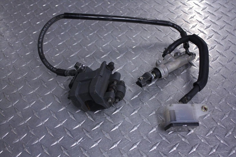 02 HONDA VTR 1000 F SUPERHAWK REAR BRAKE CALIPER MASTER CYLINDER OEM VTR1000