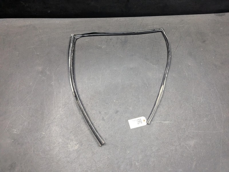 Rear Left Door Window Glass Run Channel 2021 Toyota RAV4 68152-0R051 2019 - 2022