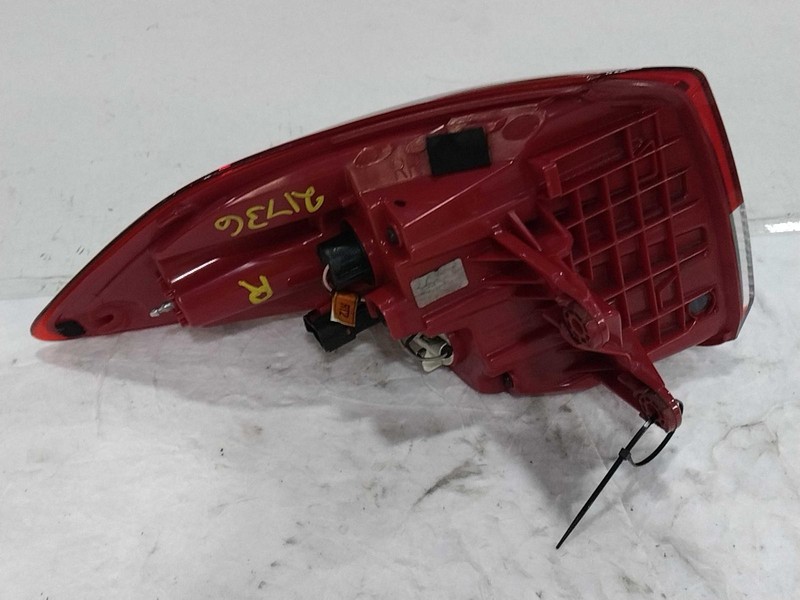 2017 Hyundai Tucson Right Tail Light Assembly Grey Used 91000 Miles OEM