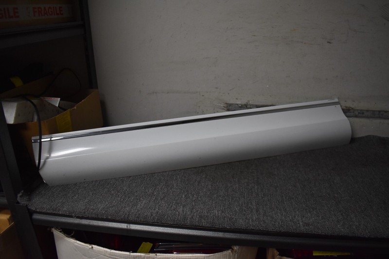 2010-2015 AUDI Q7 LOWER DOOR MOLDING FACTORY OEM