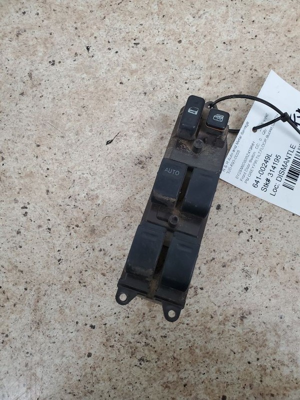 Driver Front Door Switch Driver's Lock And Window Fits 03-05 VIBE 304078