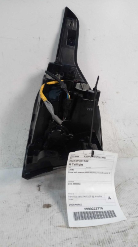 2023 KIA Sportage Right Tail Light Assembly Grey OEM Used 46000 Mi NJ25-18488