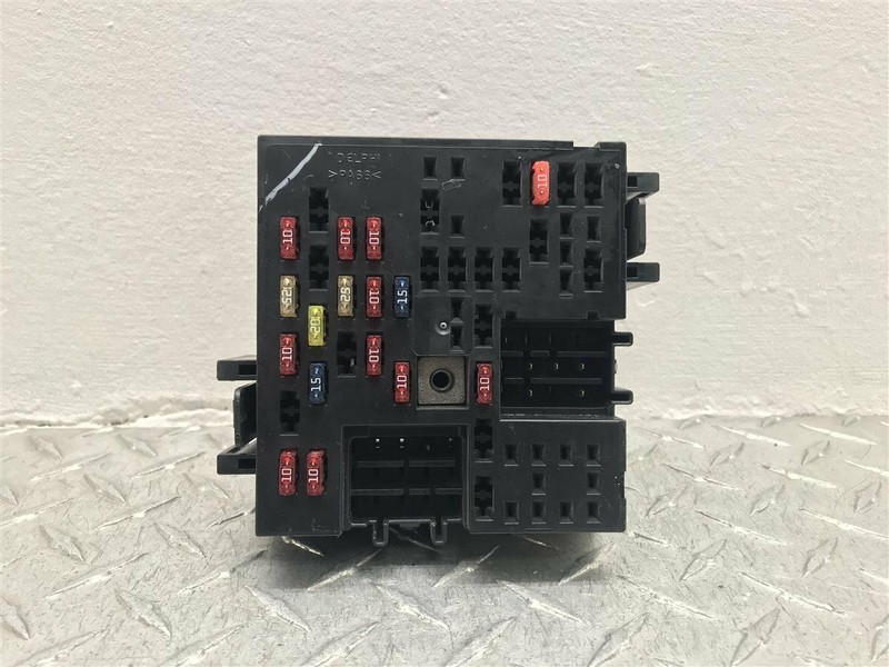 00-02 CHEVROLET SUBURBAN 2WD CABIN FUSE BOX OEM 15328863