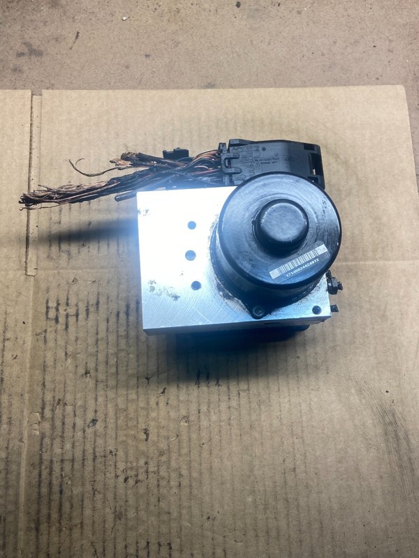 06-12 Mercedes R350,GL450,ML500 A2515452532 ABS AntiLock Brake Pump OEM Y4360 DG