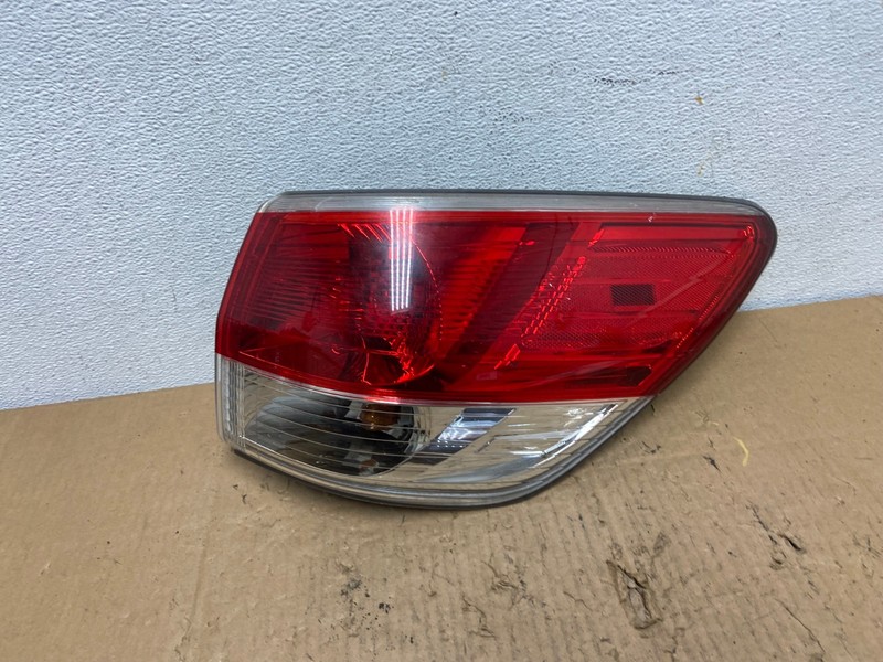 2013 to 2016 Nissan Pathfinder Passenger Right Side Tail Light Oem AD2513 LK