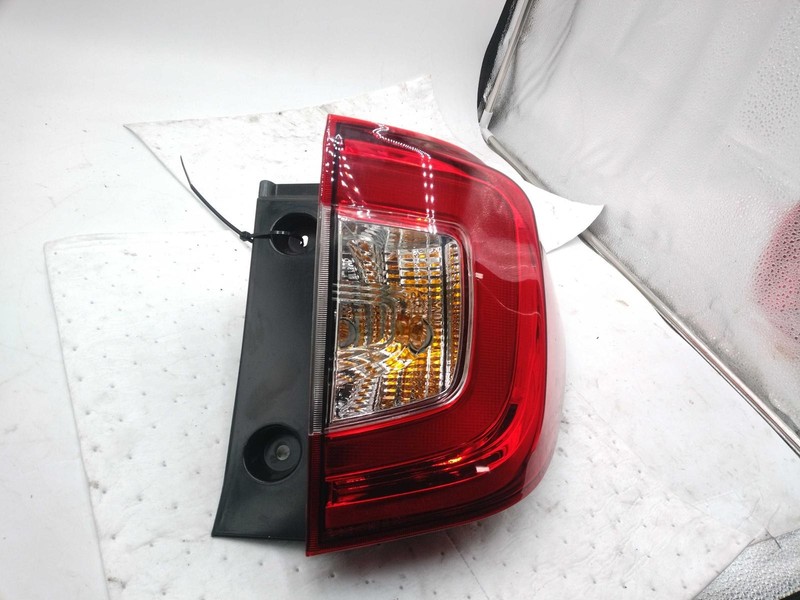 2020 Honda Pilot Right Tail Light Assembly Black OEM Used 710763 120K Miles