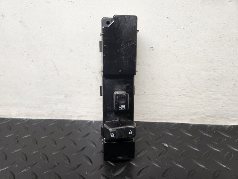 03-07 Hummer H2 Front Right Passenger Window Latch Lock Switch OEM 19115820