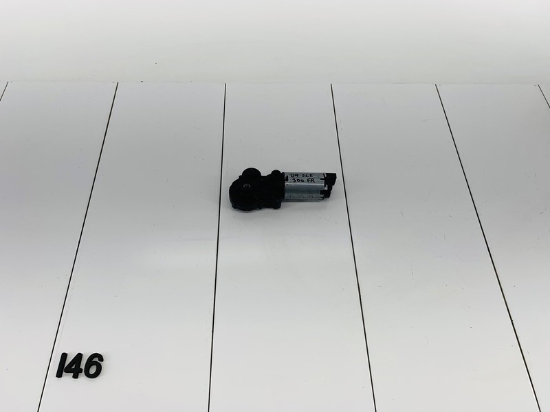 09-11 MERCEDES BENZ SLK300 FRONT RIGHT SIDE POWER SEAT ADJUST MOTOR OEM