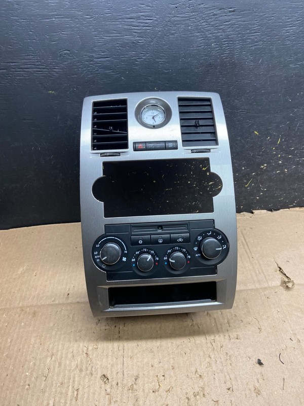 2005 to 2007 Chrysler 300 Dash Heater A/C Climate Control Radio Panel y5421 DG