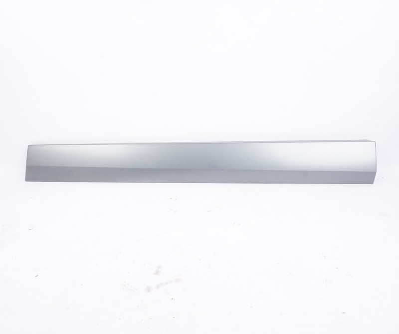 2018 - 2023 BMW X2 - Front Right Lower DOOR Blade / Molding (M) 8069196