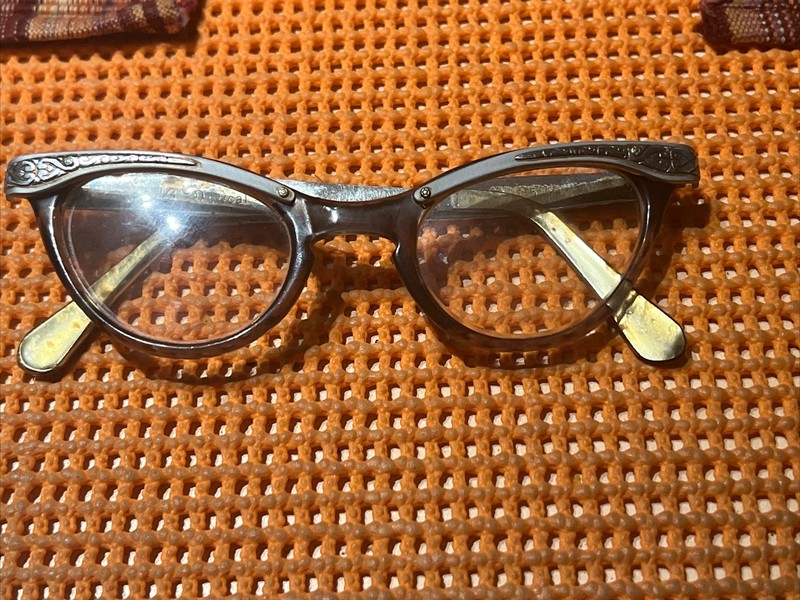 'Cat Eye'-Silver on Silver-Vintage Eye Glass Frames-UOC-Aluminum-(4-5 1/2)-U.S.A