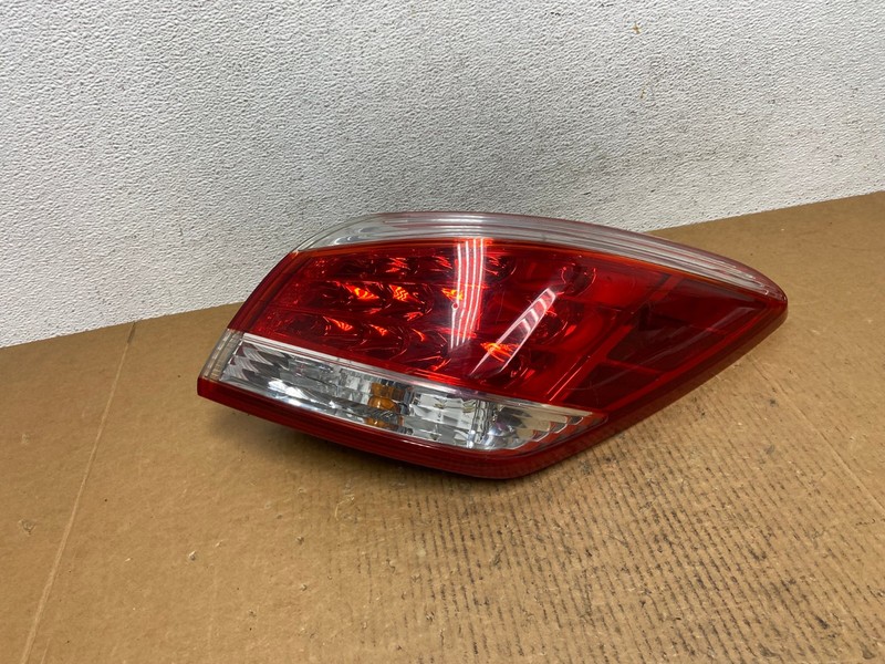 2011 - 2014 Nissan Murano Right Passenger Side RH Tail Light OEM AE0419 LK