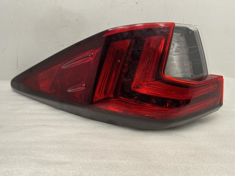 2016-2019 LEXUS RX350 LEFT TAILLIGHT QUARTER MOUNTED HAS MINOR CHIP 63K 51223