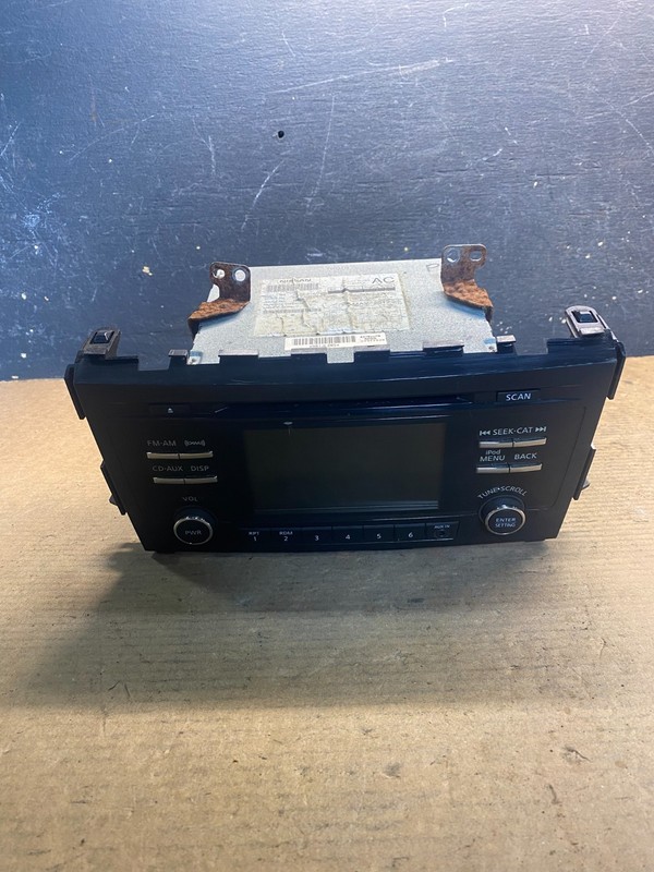 2013 to 2015 Nissan Altima Radio Screen Receiver AM-FM CD Player OEM aa1824 DG
