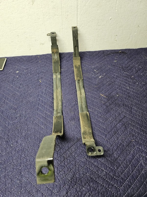 KIA Sportage 2014 Fuel tank mounting bracket