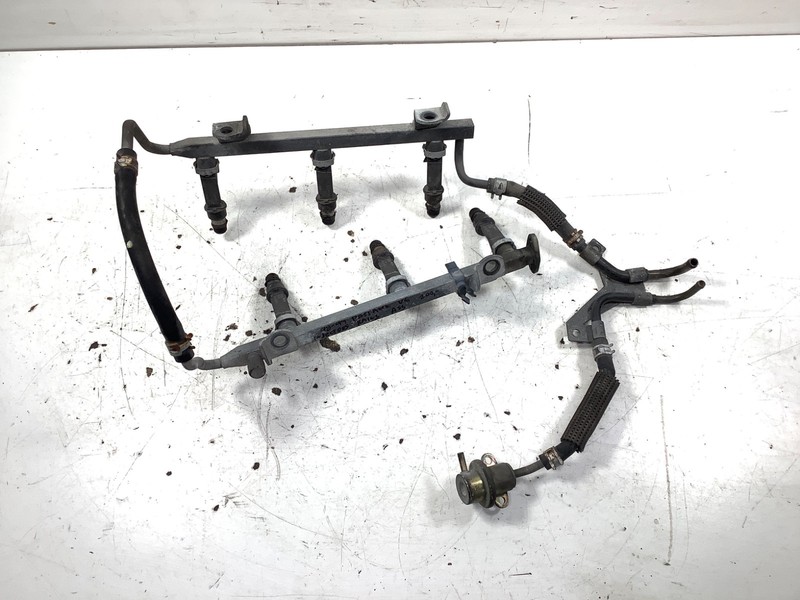 98 Honda Passport Isuzu Rodeo Fuel Rail Injector Assembly OEM