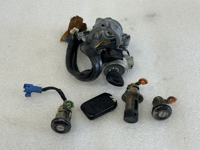 1997-1999 MITSUBISHI MONTERO SPORT IGNITION SWITCH KEY AND 3 LOCK CYLINDERS A/T
