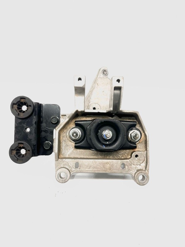 2020 Nissan Versa S 1.6L RH Passenger Right Frame Engine Mount OEM
